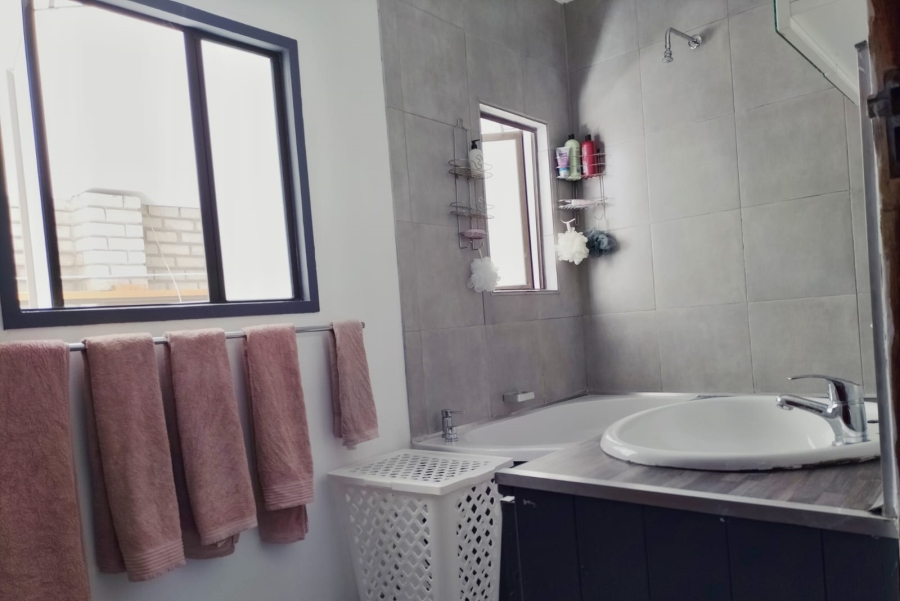 3 Bedroom Property for Sale in Reebok Western Cape